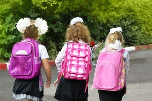 Фотографии детей могут представлять угрозу безопасности и приватности, считает Лубинец