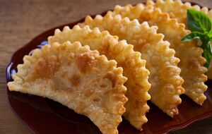 В тесто влейте 10 мл водки