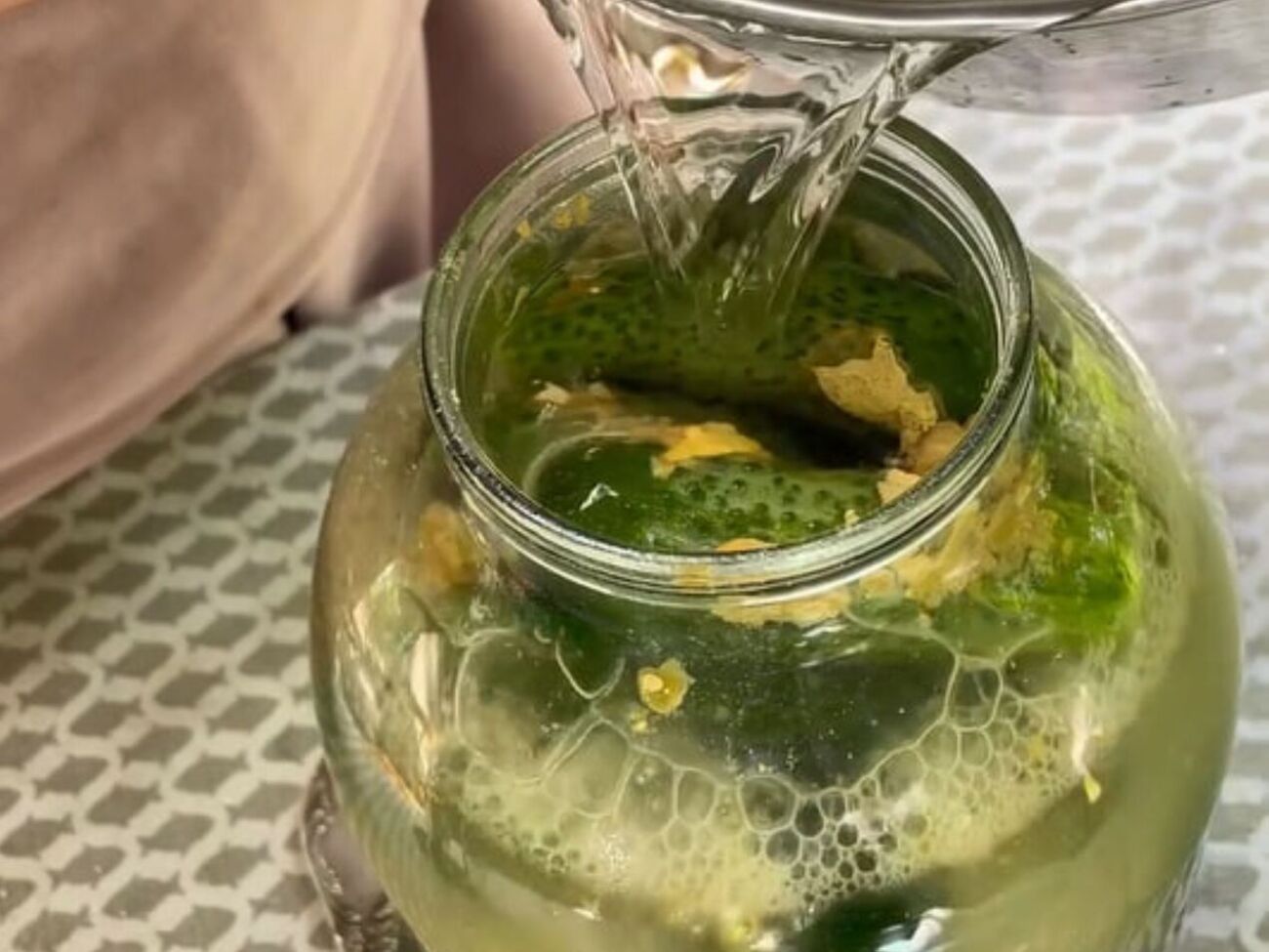 Для консервирования огурцов понадобится горчица