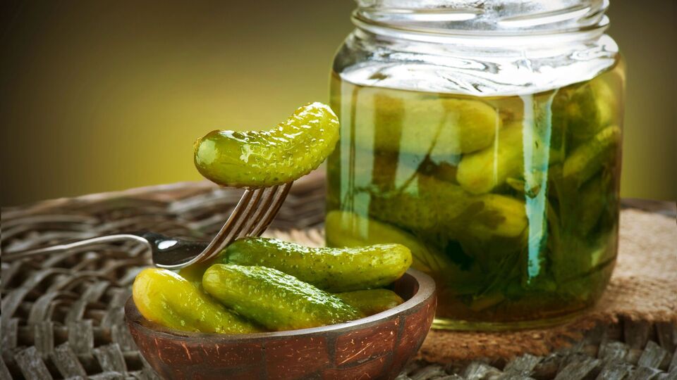 Рассол огурцов станет прозрачным