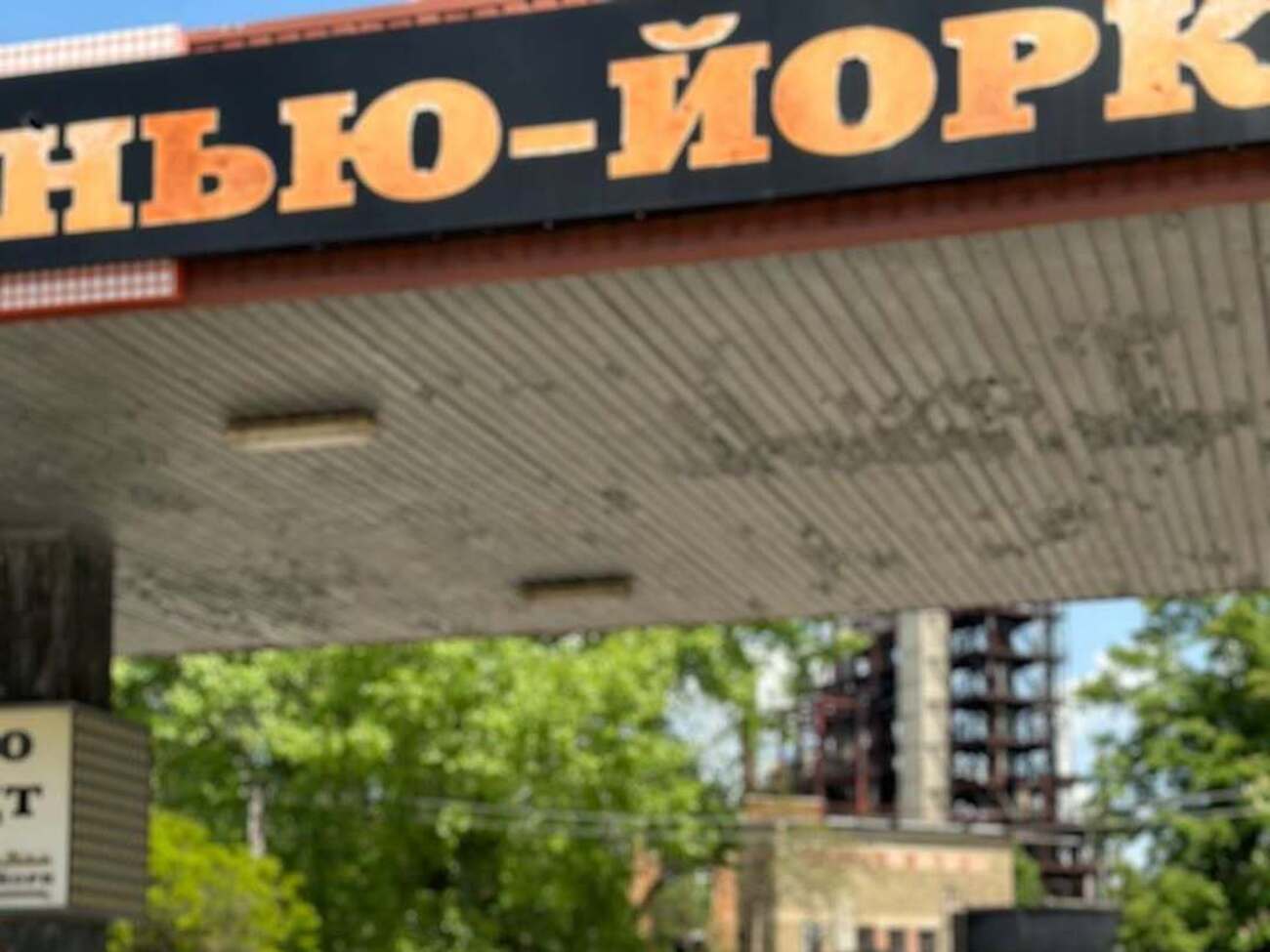 Фейк быстро разоблачили. "Красотка из Лисичанска", которая бросилась под танк, оказалась девушкой из Краснодара