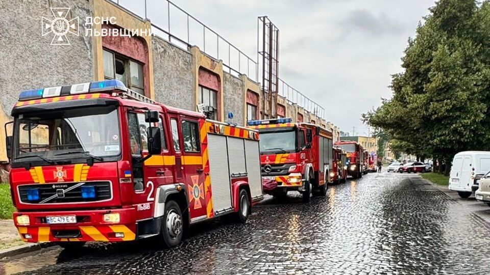 У ДСНС уточнили, що, попередньо, загоряння виникло на дев'ятому поверсі