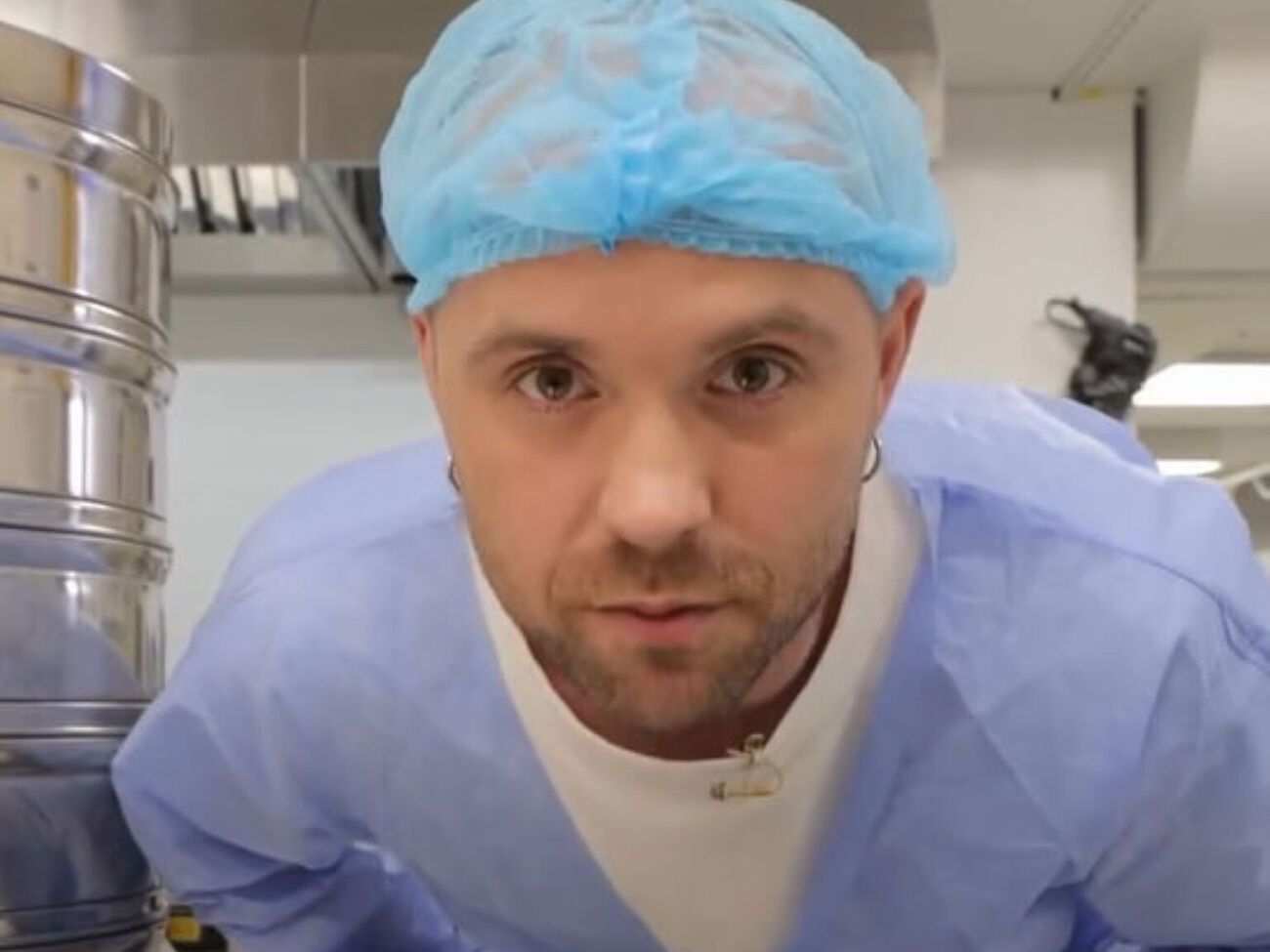 Кацурин заверил, что для приготовления блюд в его заведении больше не используют сырые яйца