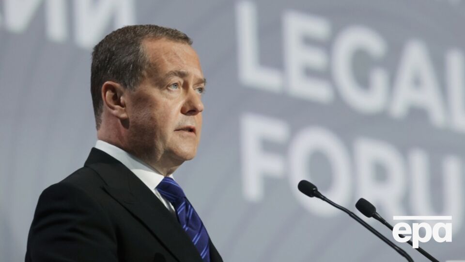 Медведев внезапно перестал писать в соцсетях