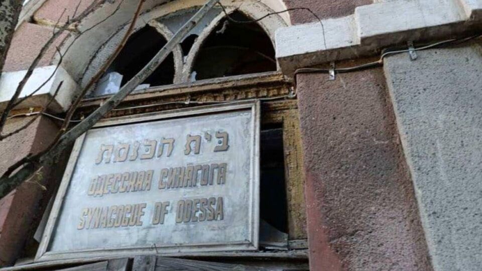 В результате атаки в Одессе вспыхнули масштабные пожары