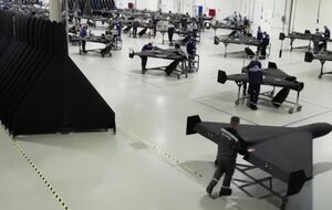 За словами Бескрестнова, міна під крилом дрона має магнітний детонатор і реагує на техніку поруч