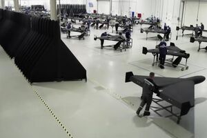 По словам Бескрестнова, мина под крылом дрона имеет магнитный детонатор и реагирует на технику рядом