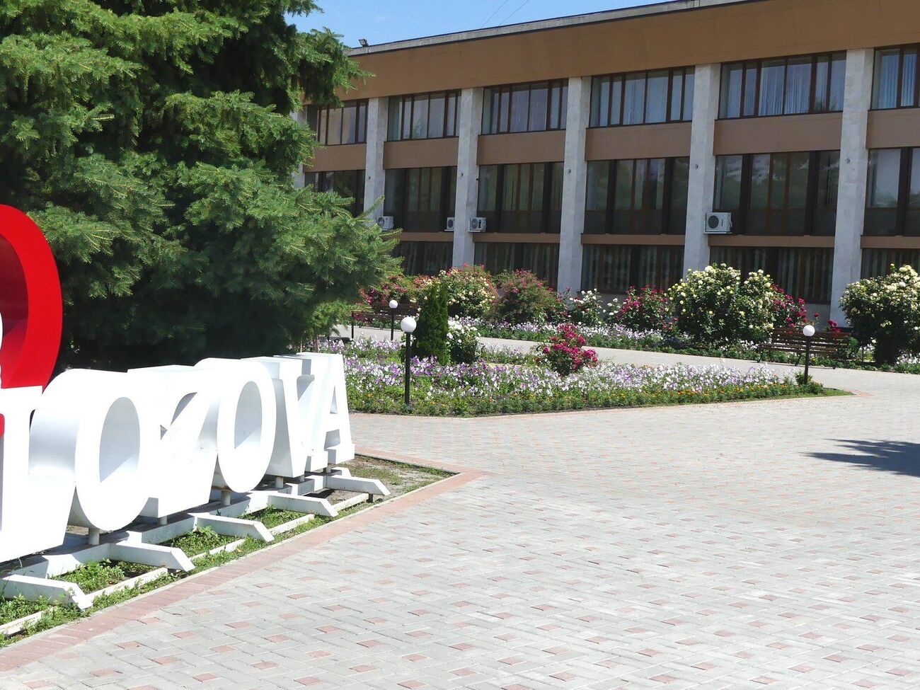 Зеленский сообщил о раненых в результате обстрела Лозовой