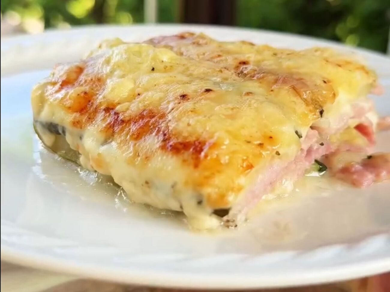 Ця літня лазанья готується без тіста й жирних соусів