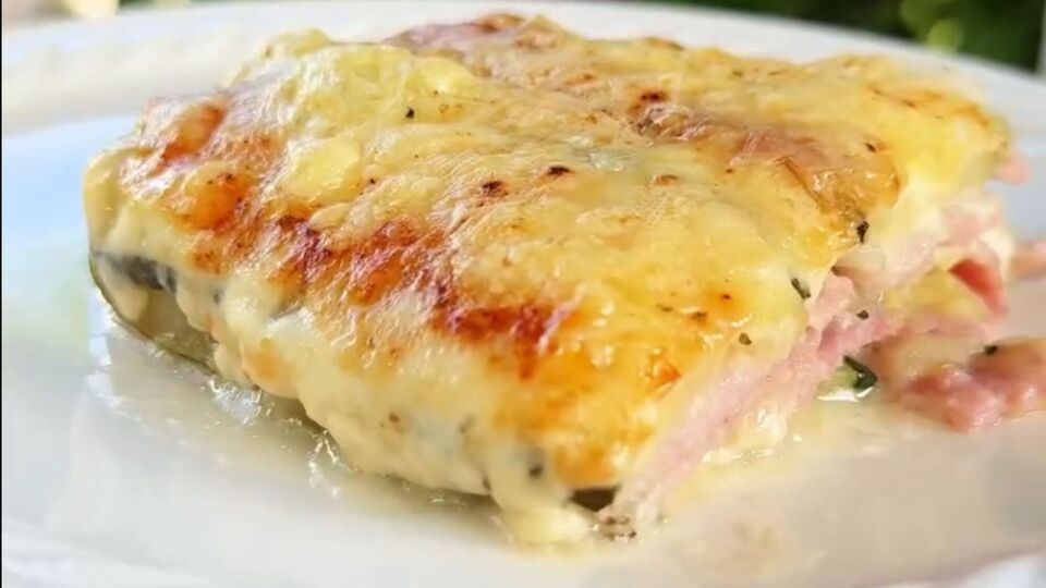 Ця літня лазанья готується без тіста й жирних соусів