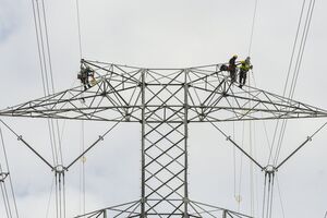 Из-за определенного дефицита генерации электроэнергии в Украине необходимо предусмотреть возможность импорта, подчеркнул Харченко