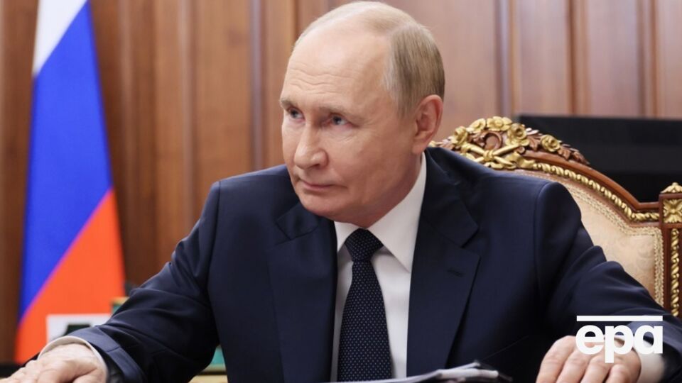 Путин (на фото), по словам собеседников агентства, не хочет злить Трампа