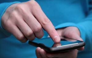 Месенджер дає змогу обмінюватися повідомленнями з користувачами, які перебувають у радіусі до 100 м, навіть без мобільного зв'язку чи Wi-Fi