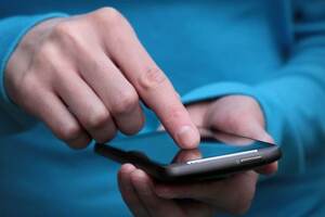 Месенджер дає змогу обмінюватися повідомленнями з користувачами, які перебувають у радіусі до 100 м, навіть без мобільного зв'язку чи Wi-Fi