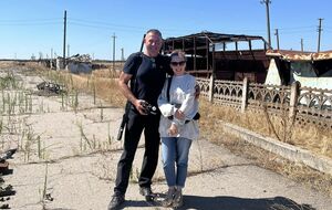 Фермер выезжает в поле с антидроновым ружьем