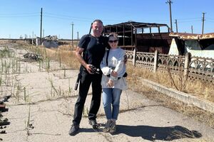 Фермер выезжает в поле с антидроновым ружьем