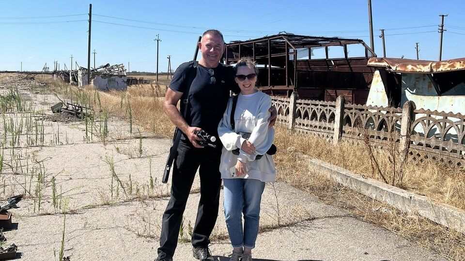 Фермер выезжает в поле с антидроновым ружьем