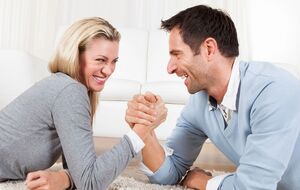 У мережі впевнені, що підкаблучник – це чоловік, який робить свою жінку щасливою