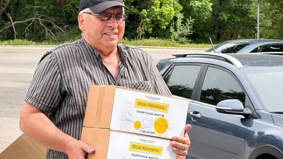 Фонд Рината Ахметова предоставил переселенцам продуктовую помощь в хабе в Днепре