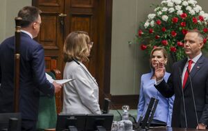 После принятия присяги Навроцкий произнес свое первое обращение к Национальному собранию