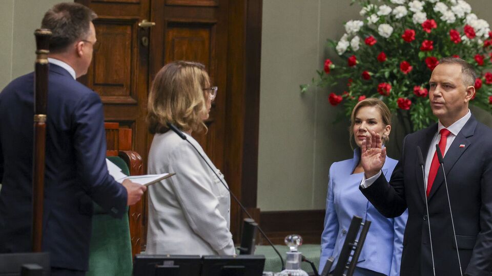 После принятия присяги Навроцкий произнес свое первое обращение к Национальному собранию