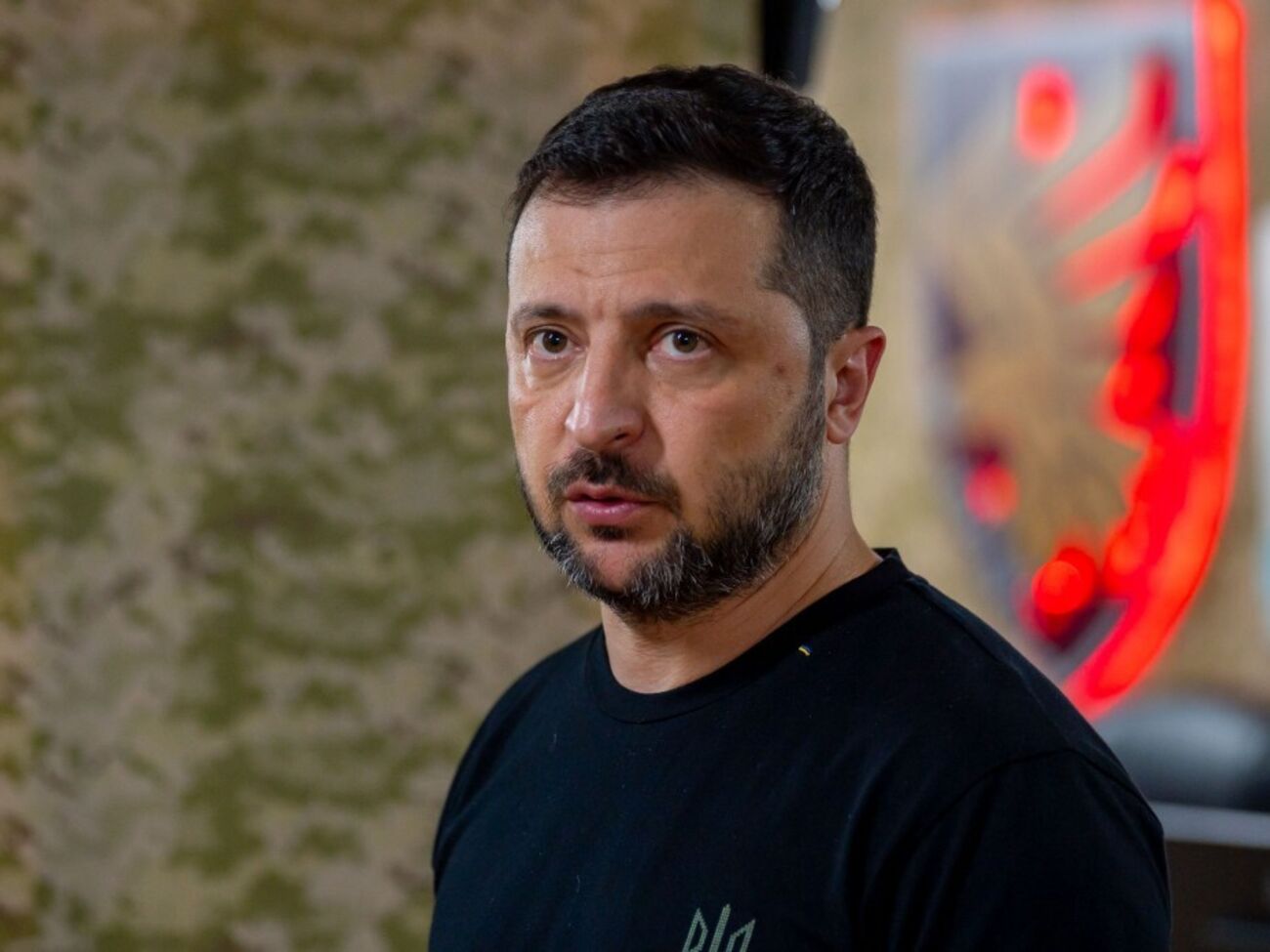 Социологи считают, что на падение доверия к Зеленскому повлияло принятие законопроекта, который отменял независимость антикоррупционных органов