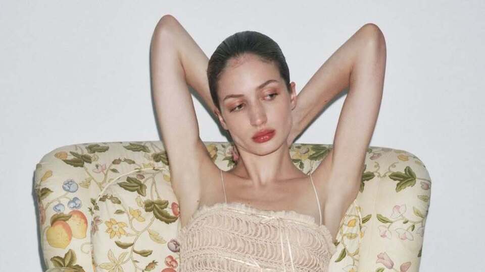 В Zara отреагировали на замечания и убрали упомянутые фото
