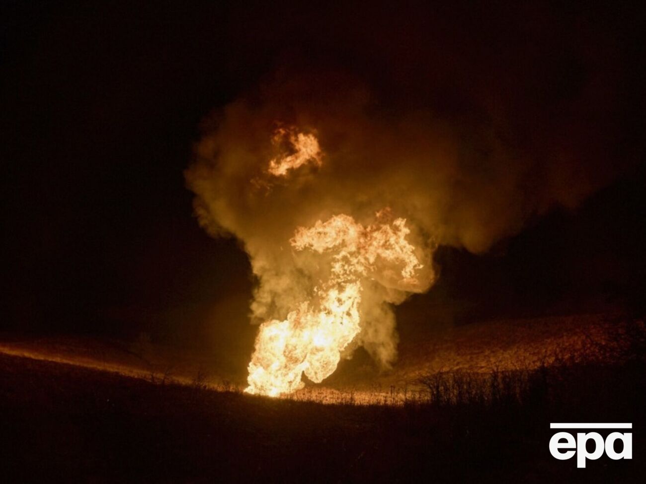 Президент уточнив, що росіяни вдарили по газовій станції в селі Новосільське