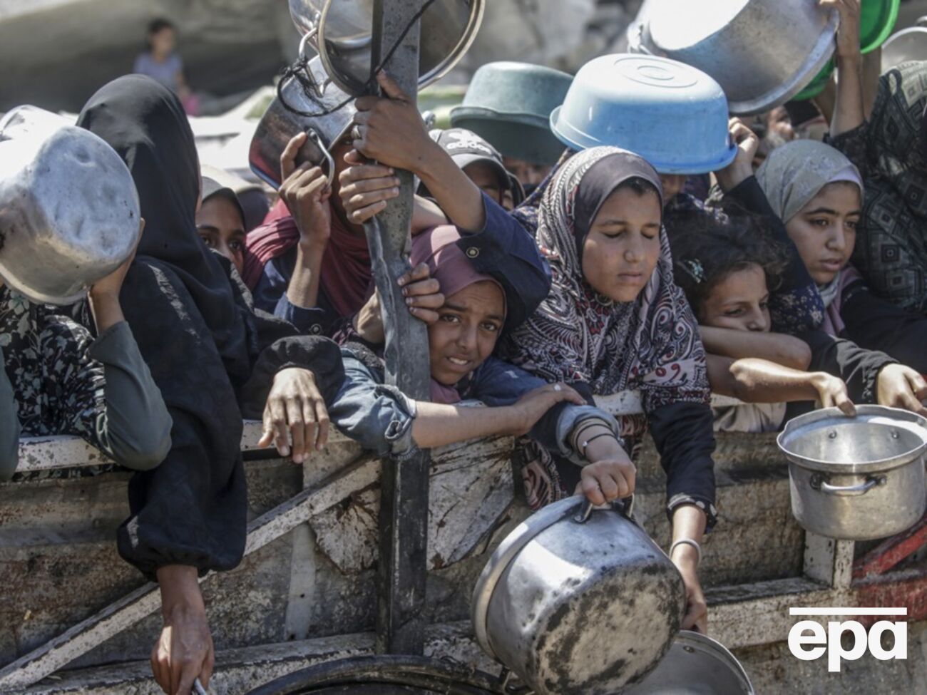 У Газі люди перебувають в умовах постійної небезпеки, голоду і критичного браку медичної допомоги, ідеться у статті