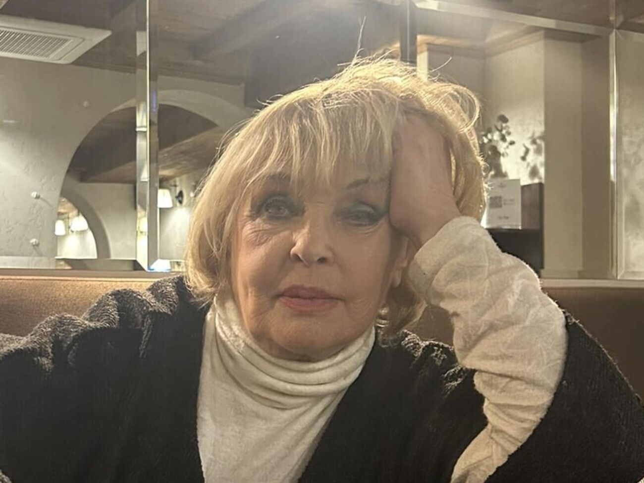 Роговцева была одной из инициаторов присвоения Костенко звания почетной гражданки Киева