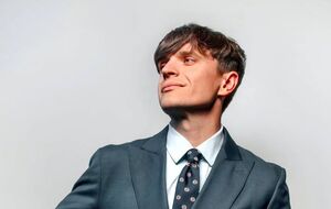 Анатолій Анатоліч: Просто тупий перелом двох пальців. Гіпс. І пару місяців я поза своїм графіком