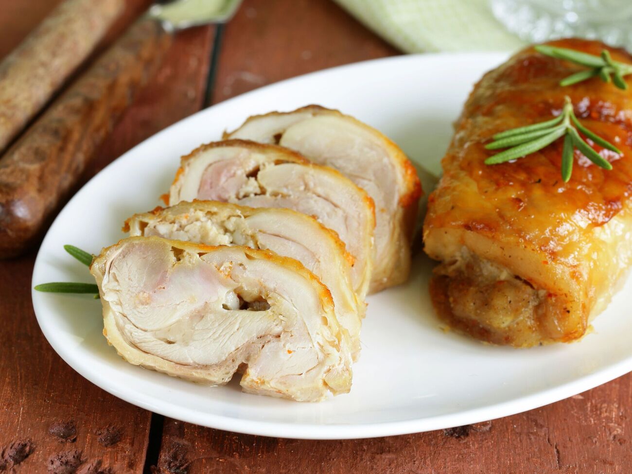 Для рулета понадобится 500 г филе или бедра индейки