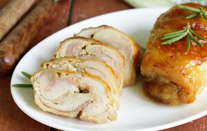 Для рулета понадобится 500 г филе или бедра индейки