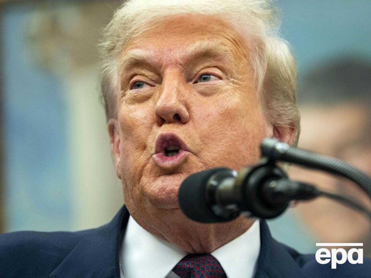 По данным источников CNN, провести встречу с Трампом предложил Путин