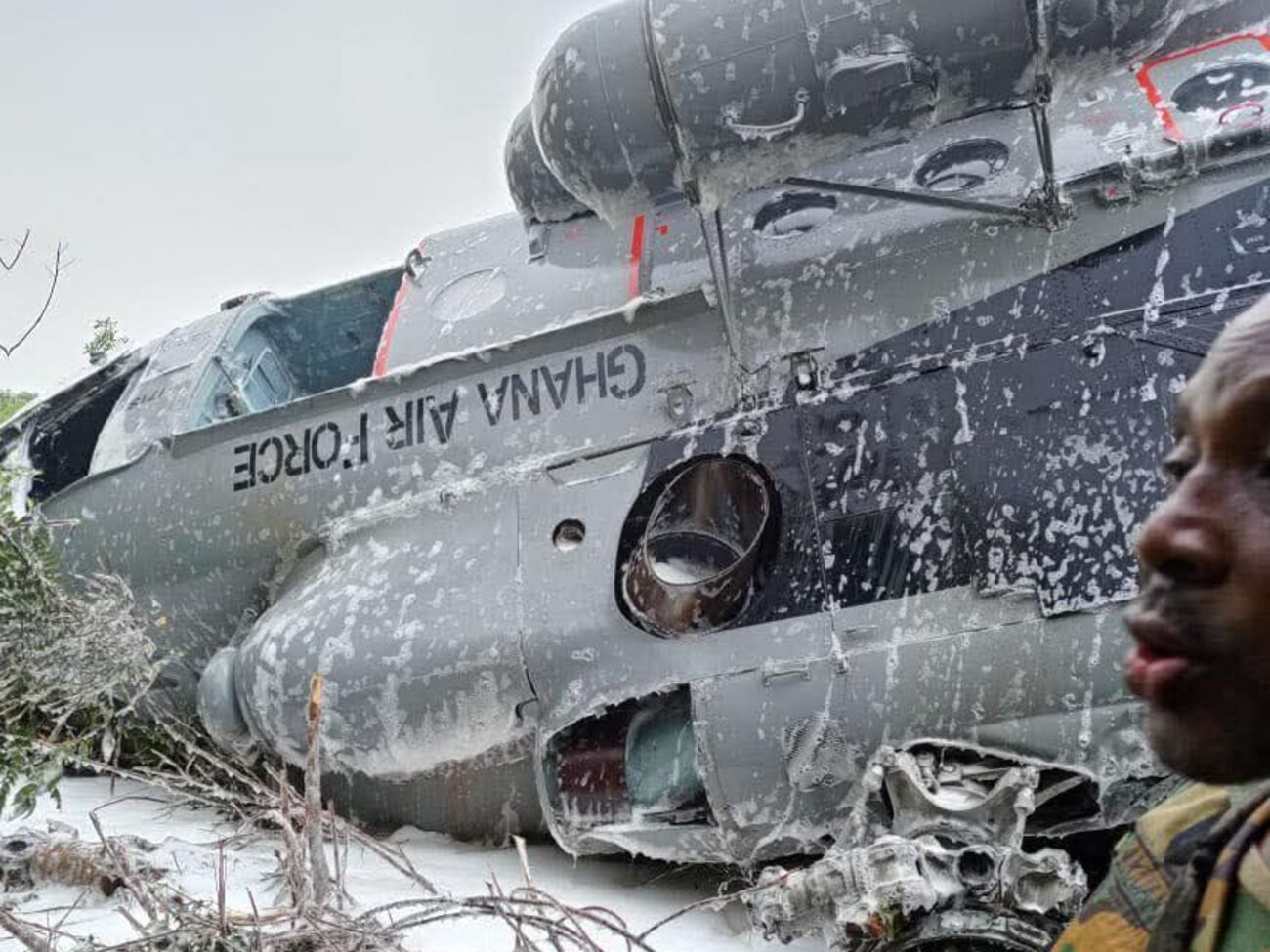 На борту разбившегося вертолета было восемь человек, все погибли
