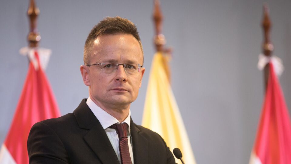 Сійярто використовує історію із загиблим угорцем для критики європейського курсу України