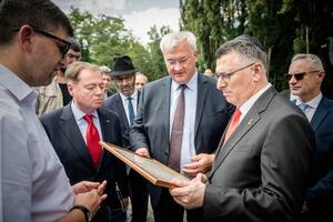 Визит Саара в Киев и его заявления состоялись в очень показательный момент, отмечают источники СМИ