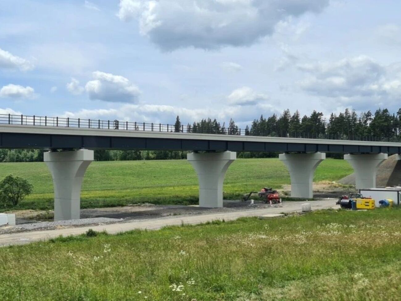 Аналогичные сваи уже использовали строительные подрядчики во Франции, отметил менеджер "Интерпайпа"