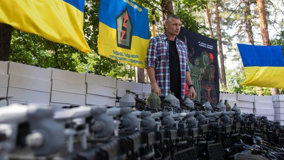 На оснащение бригады с начала года было выделено из городского бюджета 200 млн грн, заявил Кличко