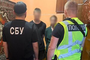 По данным следствия, украинцев завербовали через мессенджер