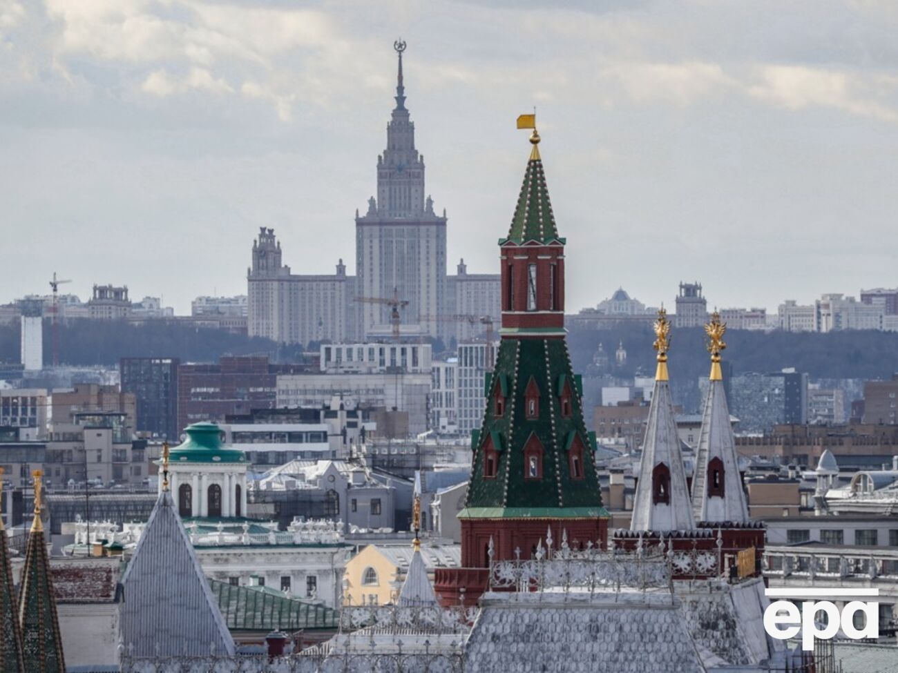 Неназваний український посадовець заявив, що ідеї окремих зустрічей Трампа з лідерами Росії й України, а також тристороннього саміту обговорювали 6 серпня