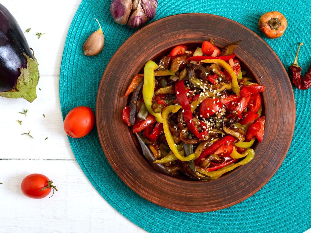 Этот салат подается теплым