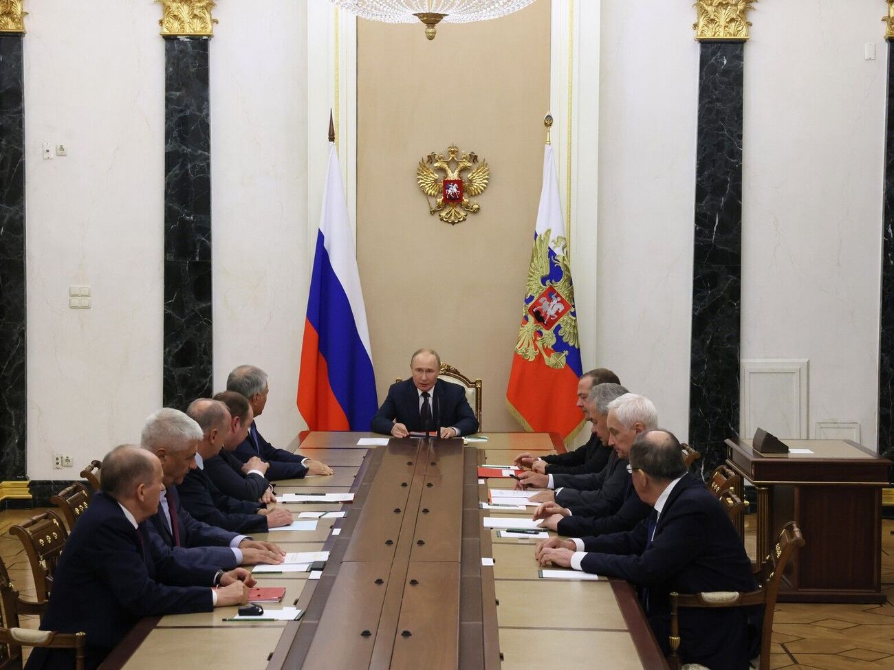 Сегодня Путин тоже собрал Совбез