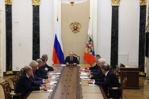 Сегодня Путин тоже собрал Совбез