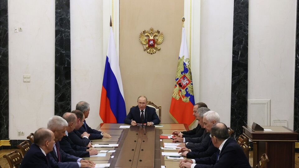 Сегодня Путин тоже собрал Совбез