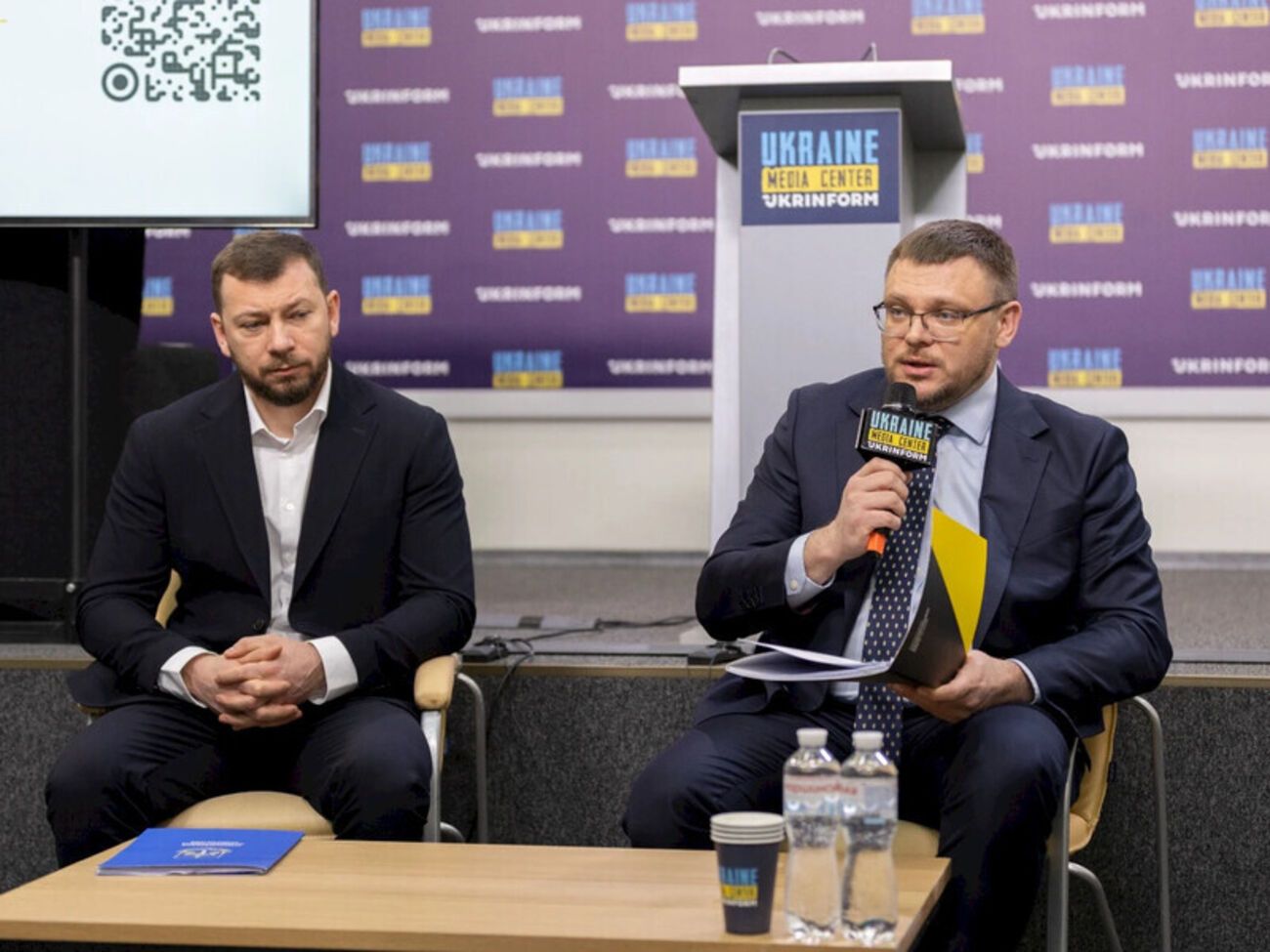 По словам Кривоноса (на фото справа), СБУ не дала разрешение на публикацию материалов