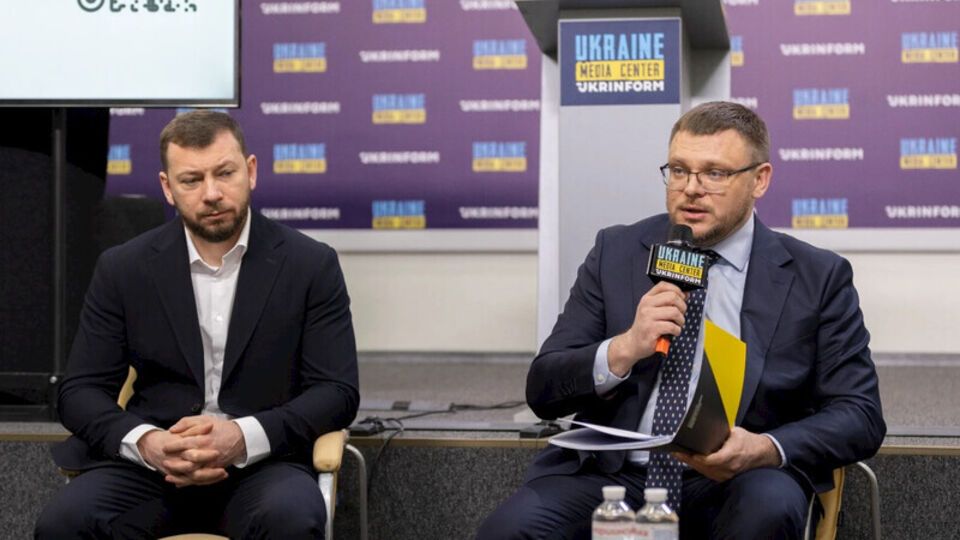 За словами Кривоноса (на фото правруч), СБУ не надала дозволу на публікацію матеріалів
