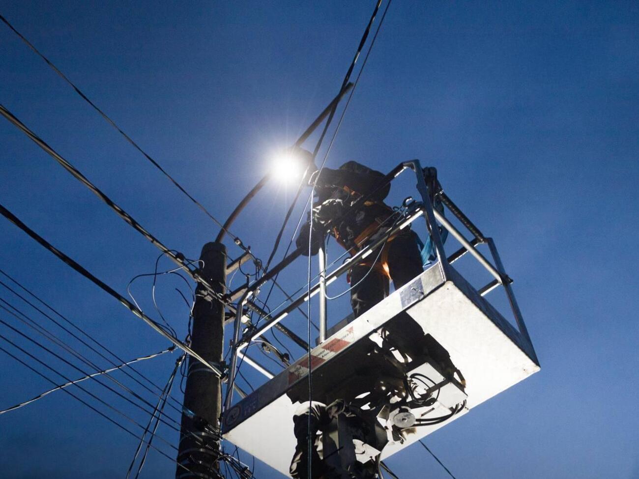 Аварийно-ремонтные бригады ДТЭК продолжают работать в Киевской области после непогоды