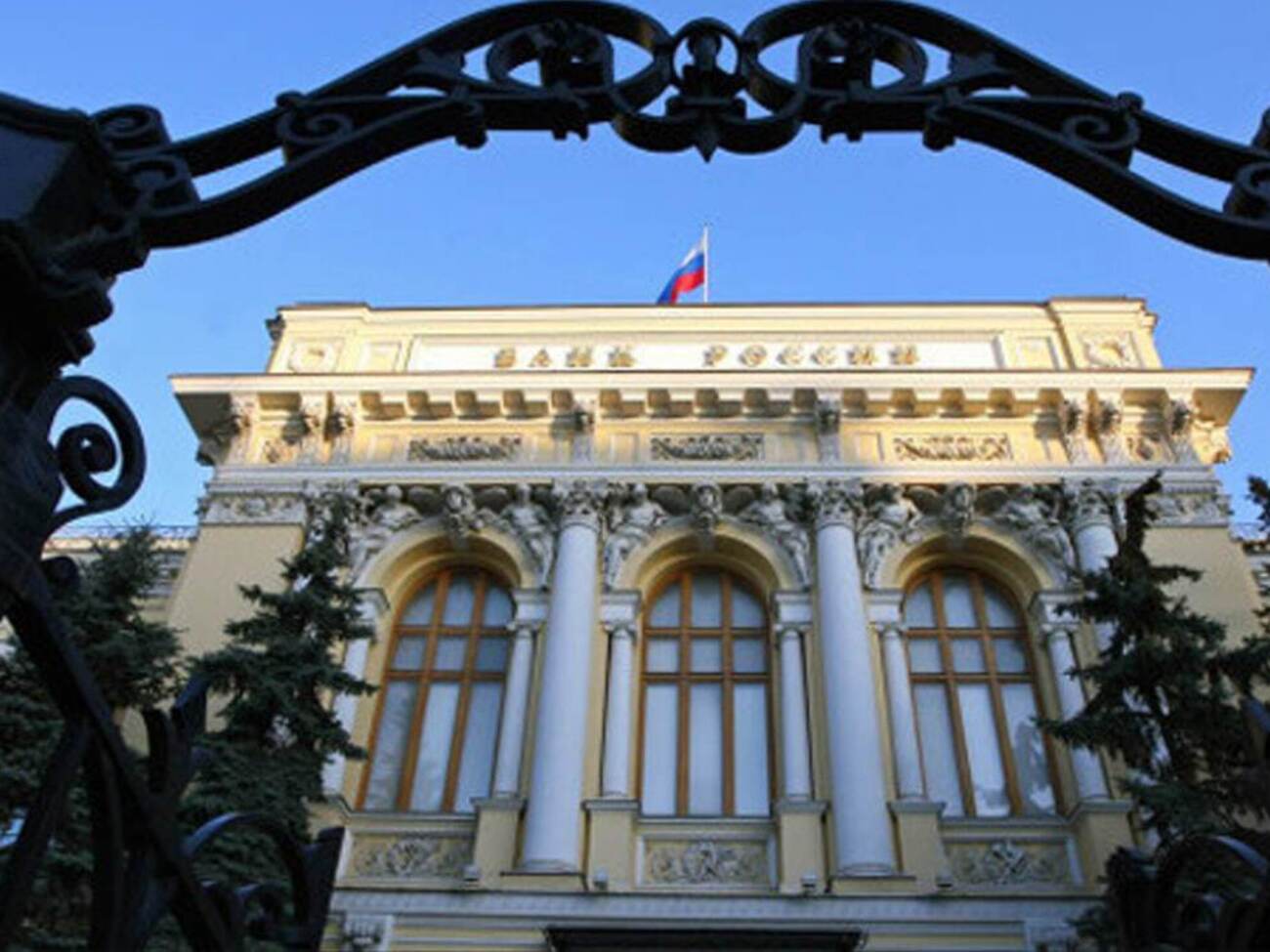 Эксперты говорят, что если основная ставка Центрального банка РФ сохранится, то рецессия, вероятно, возникнет в октябре