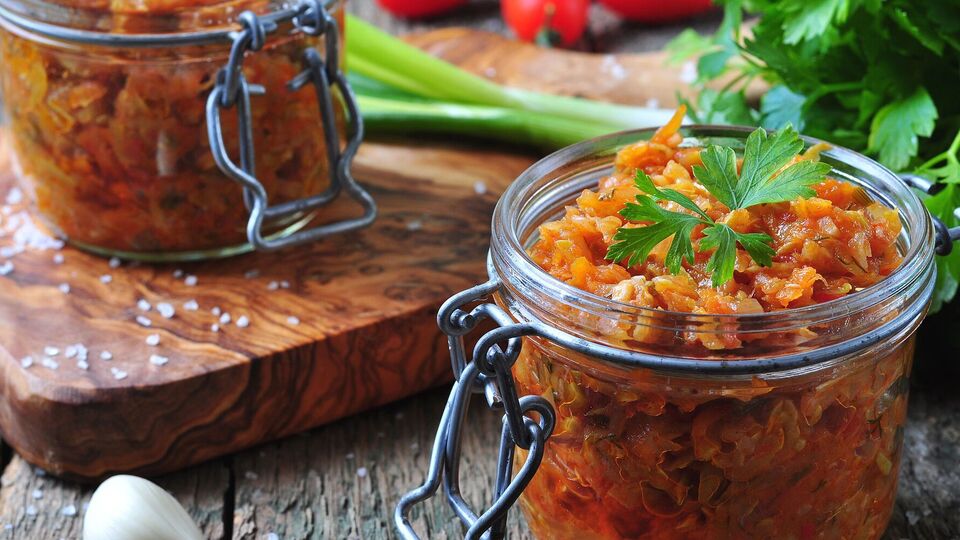 По этому рецепту кабачковую икру готовят на огне